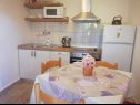 Appartamenti Primo - sea view: A1(2+1), A2(4), A3(4), A4(3+1) Baia Banje (Rogac) - Isola di Solta  - Croazia - Appartamento - A2(4): la cucina con la sala da pranzo