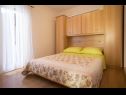 Appartamenti Ana - quiet and peaceful: A1(4+1), A2(4+1) Maslinica - Isola di Solta  - Appartamento - A1(4+1): la camera da letto