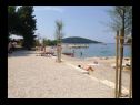 Appartamenti Željko - affordable and with sea view A1(5) Maslinica - Isola di Solta  - la spiaggia