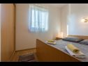 Appartamenti Petra - 50 m from pebble beach: A2-donji (4), A1-gornji (2+2) Necujam - Isola di Solta  - Appartamento - A2-donji (4): la camera da letto