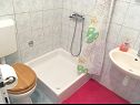 Appartamenti Rina - with pool : SA1(2), A2(2+2), A3(3+2), A4(2+1), SA5(2), A6(3+2), A7(2+1), SA8(2), A9(4+2) Stomorska - Isola di Solta  - Appartamento - A9(4+2): il bagno con la toilette