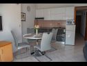 Appartamenti Daira - great location A1(2), A2(2), A3(4) Stomorska - Isola di Solta  - Appartamento - A1(2): la cucina con la sala da pranzo
