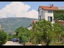 Appartamenti Milica - parking and garden: A1(6), SA2 gornji(2), SA3 donji(2), A4(2+1) Kastel Luksic - Riviera Split  - la casa
