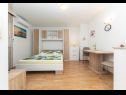 Appartamenti Niko - modern: SA1(2), A2(2+2), A3(2+2), A4(4+2) Kastel Luksic - Riviera Split  - Studio appartamento - SA1(2): la camera da letto