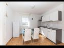 Appartamenti Niko - modern: SA1(2), A2(2+2), A3(2+2), A4(4+2) Kastel Luksic - Riviera Split  - Appartamento - A2(2+2): la cucina con la sala da pranzo