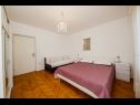 Appartamenti Milica - parking and garden: A1(6), SA2 gornji(2), SA3 donji(2), A4(2+1) Kastel Luksic - Riviera Split  - Appartamento - A1(6): la camera da letto