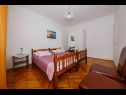 Appartamenti Milica - parking and garden: A1(6), SA2 gornji(2), SA3 donji(2), A4(2+1) Kastel Luksic - Riviera Split  - Appartamento - A1(6): la camera da letto