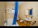 Appartamenti Milica - parking and garden: A1(6), SA2 gornji(2), SA3 donji(2), A4(2+1) Kastel Luksic - Riviera Split  - Appartamento - A1(6): il bagno con la toilette