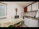 Appartamenti Milica - parking and garden: A1(6), SA2 gornji(2), SA3 donji(2), A4(2+1) Kastel Luksic - Riviera Split  - Studio appartamento - SA3 donji(2): la cucina con la sala da pranzo