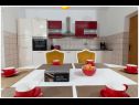 Appartamenti Ivan - modern: A1(6+2) Kastel Luksic - Riviera Split  - Appartamento - A1(6+2): la cucina con la sala da pranzo