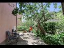 Appartamenti Vana - 400 m from beach: A1(4+1) Kastel Novi - Riviera Split  - il giardino