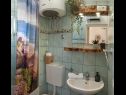 Appartamenti Jurica - 100 m from sea: A1(4+2), SA2(2), A3(2+2) Kastel Novi - Riviera Split  - Studio appartamento - SA2(2): il bagno con la toilette