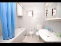 Appartamenti Ezgety - 330m from the beach: A1(6) Kastel Stafilic - Riviera Split  - Appartamento - A1(6): il bagno con la toilette
