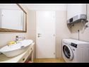 Appartamenti Ines - cosy with free parking: A1(4) Kastel Stari - Riviera Split  - Appartamento - A1(4): il bagno