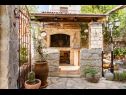 Casa vacanza Peace - rustic and dalmatian stone: H(7+3) Kastel Sucurac - Riviera Split  - Croazia - komin (casa e dintorni)