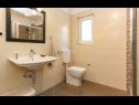 Casa vacanza Peace - rustic and dalmatian stone: H(7+3) Kastel Sucurac - Riviera Split  - Croazia - H(7+3): il bagno con la toilette