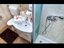 Appartamenti Mari - 250 m from sea: A1(2+2), A2(8) Podstrana - Riviera Split  - Appartamento - A1(2+2): il bagno con la toilette