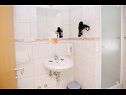 Appartamenti e camere Anka - with open jacuzzi: SA4(2), SA2(2), R1(2), R3(2), R5(2) Podstrana - Riviera Split  - Camera - R1(2): il bagno con la toilette