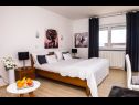 Appartamenti e camere Anka - with open jacuzzi: SA4(2), SA2(2), R1(2), R3(2), R5(2) Podstrana - Riviera Split  - Studio appartamento - SA4(2): l’intreno
