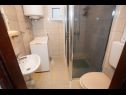 Appartamenti Božo - in centre: A1(3+1) Split - Riviera Split  - Appartamento - A1(3+1): il bagno con la toilette