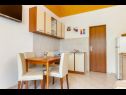 Appartamenti Jurica - 300 m from sea: A1 Lea(2+1), A2 Roko(2+1) Split - Riviera Split  - Appartamento - A1 Lea(2+1): la cucina con la sala da pranzo