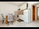 Appartamenti Jurica - 300 m from sea: A1 Lea(2+1), A2 Roko(2+1) Split - Riviera Split  - Appartamento - A2 Roko(2+1): la cucina con la sala da pranzo