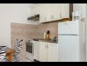 Appartamenti Jurica - 300 m from sea: A1 Lea(2+1), A2 Roko(2+1) Split - Riviera Split  - Appartamento - A2 Roko(2+1): la cucina con la sala da pranzo