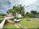 Casa vacanza Jasna - big garden: H(4+2) Srijane - Riviera Split  - Croazia - il cortile