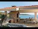 Casa vacanza Slobodna - 20 from beach; H(4) Baia Ljubljeva (Vinisce) - Riviera Trogir  - Croazia - komin
