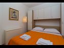 Casa vacanza Slobodna - 20 from beach; H(4) Baia Ljubljeva (Vinisce) - Riviera Trogir  - Croazia - H(4): la camera da letto
