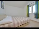 Appartamenti Ljuba - 200m from beach: A1-Istočni (2+2) , A2-Zapadni (2+2) Baia Ljubljeva (Vinisce) - Riviera Trogir  - Appartamento - A2-Zapadni (2+2): la camera da letto