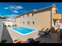 Appartamenti Lux 1 - heated pool: A1(4), A4(4) Marina - Riviera Trogir  - la piscina (casa e dintorni)