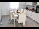 Casa vacanza Pax - with pool: H(4+2) Marina - Riviera Trogir  - Croazia - H(4+2): la cucina con la sala da pranzo