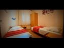 Appartamenti Kajo - free parking and BBQ: A1(4+2) Poljica (Marina) - Riviera Trogir  - Appartamento - A1(4+2): la camera da letto