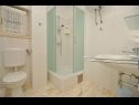 Appartamenti Kajo - free parking and BBQ: A1(4+2) Poljica (Marina) - Riviera Trogir  - Appartamento - A1(4+2): il bagno con la toilette