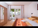Appartamenti Vin - 40 m from sea: A1 (4+1), A2 (2+2), A3 (2+2) Seget Donji - Riviera Trogir  - Appartamento - A1 (4+1): la camera da letto