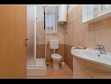 Appartamenti Vin - 40 m from sea: A1 (4+1), A2 (2+2), A3 (2+2) Seget Donji - Riviera Trogir  - Appartamento - A3 (2+2): il bagno con la toilette