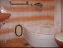 Appartamenti Ante - 60m from the sea: A1(2+3), A2(2+2), A4(6+2) Seget Donji - Riviera Trogir  - Appartamento - A1(2+3): il bagno con la toilette