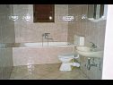 Appartamenti Ante - 60m from the sea: A1(2+3), A2(2+2), A4(6+2) Seget Donji - Riviera Trogir  - Appartamento - A4(6+2): il bagno con la toilette