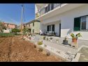 Appartamenti Kati - garden: A1(4), A2(2+1) Seget Donji - Riviera Trogir  - il giardino