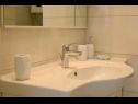 Appartamenti Kati - garden: A1(4), A2(2+1) Seget Donji - Riviera Trogir  - Appartamento - A1(4): il bagno con la toilette