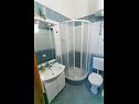Appartamenti Mare - 30 m from pebble beach: SA1(2), SA2(2), A3(4), A4(4), A5(8) Seget Vranjica - Riviera Trogir  - Appartamento - A4(4): il bagno con la toilette