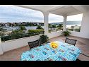 Appartamenti Mare - 30 m from pebble beach: SA1(2), SA2(2), A3(4), A4(4), A5(8) Seget Vranjica - Riviera Trogir  - Appartamento - A5(8): la terrazza