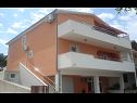 Appartamenti Ante - 80 m from sea: A1(4), A2(2+1) Seget Vranjica - Riviera Trogir  - la casa