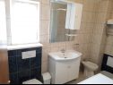 Appartamenti Vesna - 40 m from pebble beach: A1(4+1), A2(4), A3(4+1) Seget Vranjica - Riviera Trogir  - Appartamento - A1(4+1): il bagno con la toilette