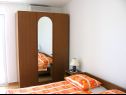 Appartamenti Rose - 30 m from the beach: A1(2+1), A2(2+1), A3(2+1), A4(2+1), A5(2+1) Seget Vranjica - Riviera Trogir  - Appartamento - A2(2+1): la camera da letto