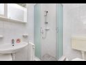 Appartamenti Rose - 30 m from the beach: A1(2+1), A2(2+1), A3(2+1), A4(2+1), A5(2+1) Seget Vranjica - Riviera Trogir  - Appartamento - A5(2+1): il bagno con la toilette