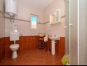 Appartamenti Žar - free parking A1(4+1), A2(2+2), A3(2+2), A4(4+1) Seget Vranjica - Riviera Trogir  - Appartamento - A1(4+1): il bagno con la toilette