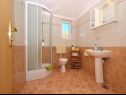 Appartamenti Žar - free parking A1(4+1), A2(2+2), A3(2+2), A4(4+1) Seget Vranjica - Riviera Trogir  - Appartamento - A3(2+2): il bagno con la toilette
