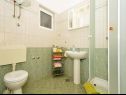Appartamenti Žar - free parking A1(4+1), A2(2+2), A3(2+2), A4(4+1) Seget Vranjica - Riviera Trogir  - Appartamento - A4(4+1): il bagno con la toilette